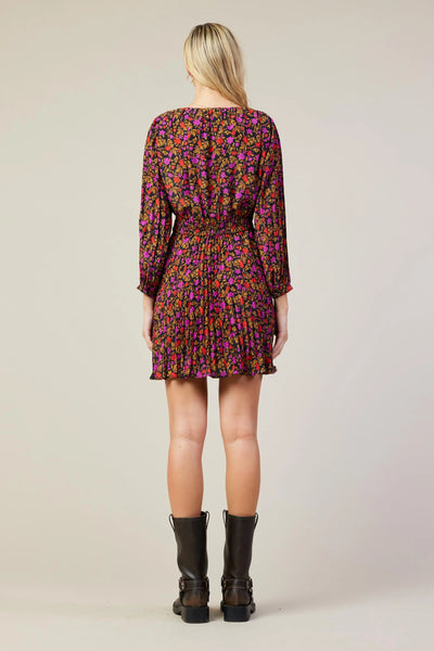 Get ready to turn heads in this Magenta Pleated Mini Dress, adorned with vibrant blooms and charming detailing. The surplice-style bodice features a plunging neckline and soft gathers at the back, while the cinched waist with piped trim adds a flattering touch. With pleats at the sleeves and skirt, get ready to twirl and shine in this playful and stylish dress!
Product Details:
100% Polyester
Pleated long sleeves
Slim cuffs with button closure
Elasticized at back waist
Pleated skirt