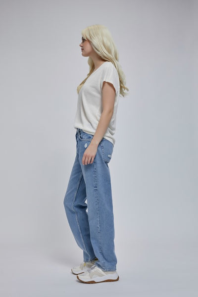 Who doesn't love a white tee! I know I always have one (or 10) in my closet! This classic white short sleeve t-shirt features a v-neckline and short cap sleeves. Product Details: 64% Rayon, 34% Polyester Raw edge stitch detailing V-neckline Cap sleeves Back yoke