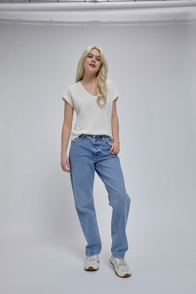 Who doesn't love a white tee! I know I always have one (or 10) in my closet! This classic white short sleeve t-shirt features a v-neckline and short cap sleeves. Product Details: 64% Rayon, 34% Polyester Raw edge stitch detailing V-neckline Cap sleeves Back yoke