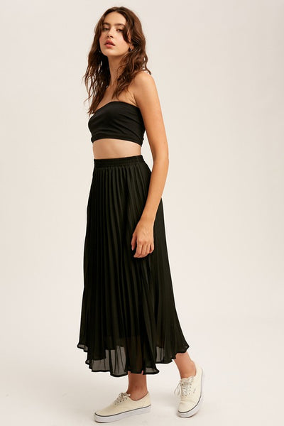 This black maxi skirt will last the test of time. It's classic chiffon pleats can be dressed up or down and can work in any season. Truly timeless! Product Features: 100% Polyester Pleated chiffon Elastic on waist Lined Model is 5'9" and is wearing a small