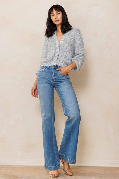 An easy, free-spirited style describes these slim wide leg jeans. Featuring a high rise and wide bottom hem. The medium vintage wash pairs well with all shades and wear over boots, flats or whatever! Product Details: Leg opening: 22" Front Rise: 10 1/2" Inseam: 33" Knee: 18 1/2" Bottom Hem: 1 1/2" 99% Cotton, 1% Spandex Five pockets Zipper fly with button closure High rise