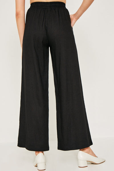 Flowy linen tie-front wide leg pants perfect for warmer weather. For an effortless look pair with a simple tank or 3/4 sleeve tie top to transition into Fall. Breathable Linen Blend Contrast Drawstring Waist Wide Leg Silhouette Side Pockets Unlined Measurements: Size Waist Inseam Small 12.5" 30" Medium 13.5" 30.5" Large 14.5" 31" These measurements reflect the garment laying flat. Material & Care: 70% Viscose 30% Linen Hand Wash Cold Hang Dry
