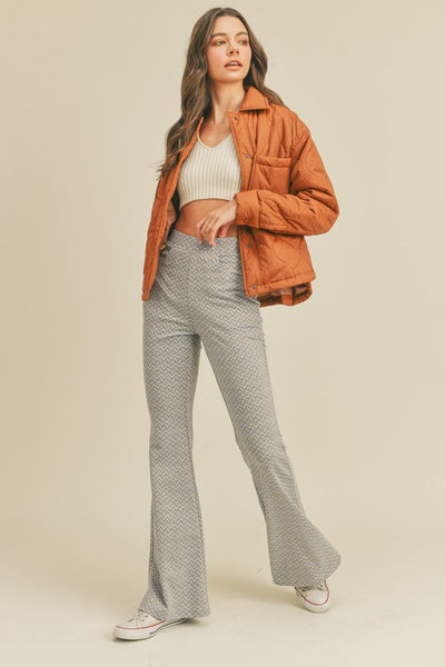 This roasted pecan quilted puffer jacket screams Fall! A perfect transitional piece featuring a boxy fit along with front patch pockets and snap front closure. An absolute essential this season! Product Features: 100% Nylon Lined Front patch pockets Snap button closure Long sleeves with snap button cuffs Shirttail hem Model is 5' 9" 32-24.5-34.5 and wearing a small