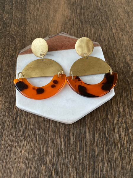 Add these classic, unique earrings to your wardrobe for instant polish! The combination of acrylic tortoise and half moon shaped brass is stunning. 
